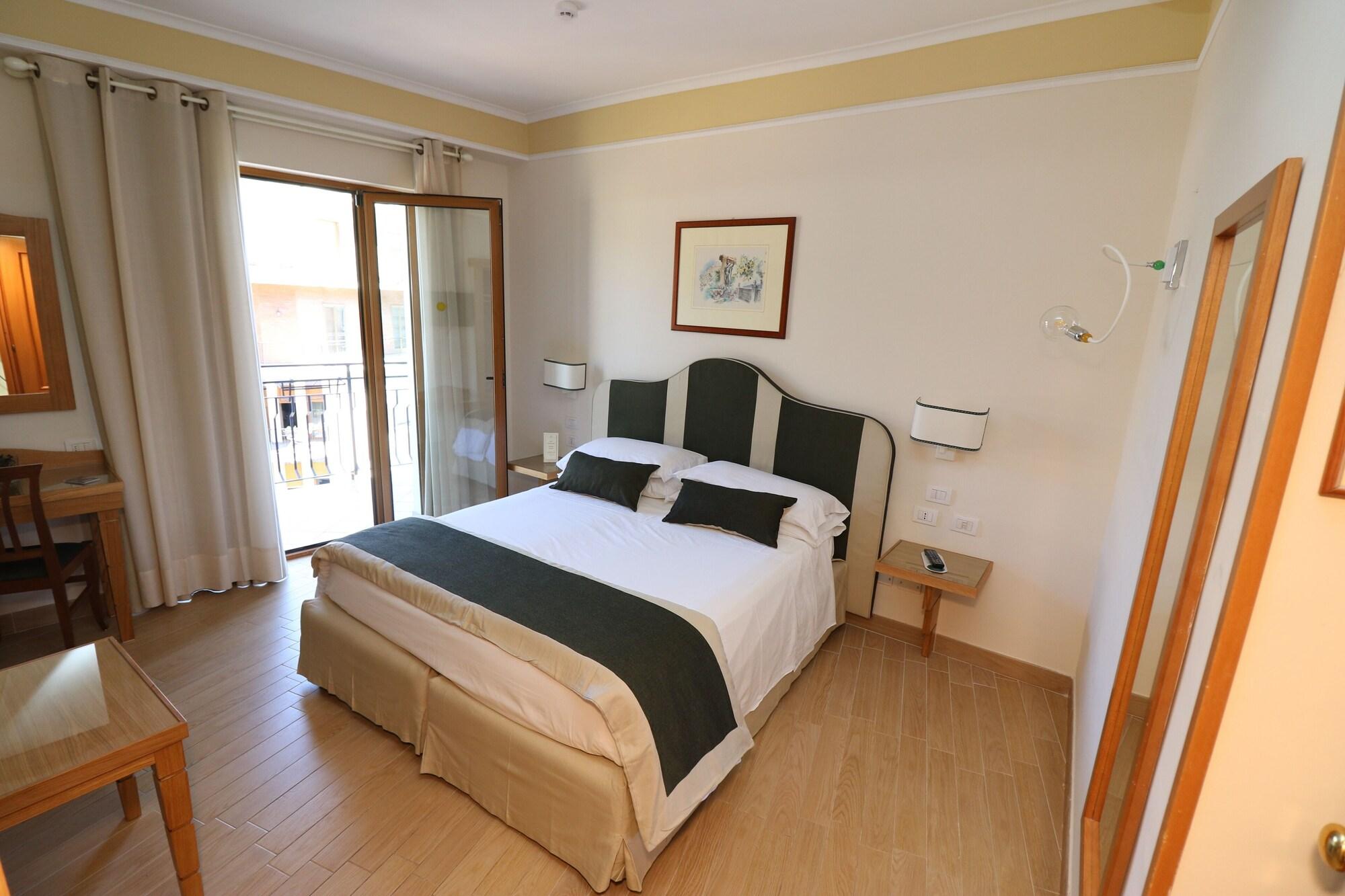 Hotel Tourist Sorrento Dış mekan fotoğraf