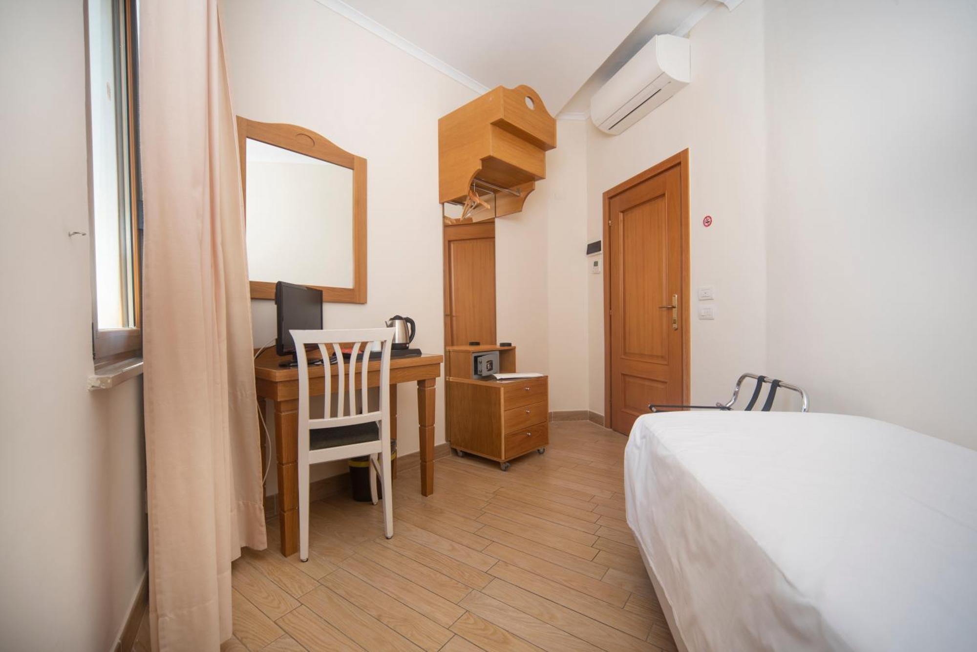 Hotel Tourist Sorrento Dış mekan fotoğraf